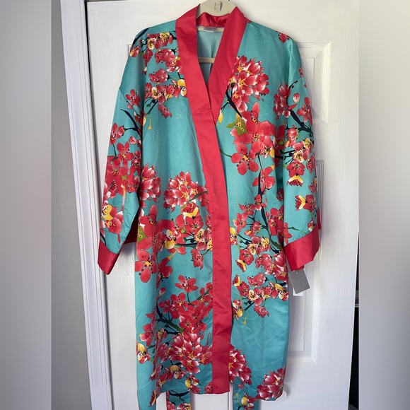 Natori Other - NWT Natori kimono robe. (See listing with matching NWT pajamas)